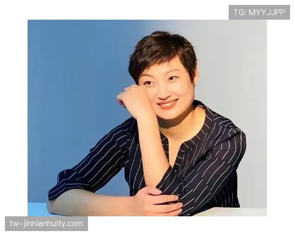杨昊训练完直接去接孩子放学，背的包比我一个月工资还贵
